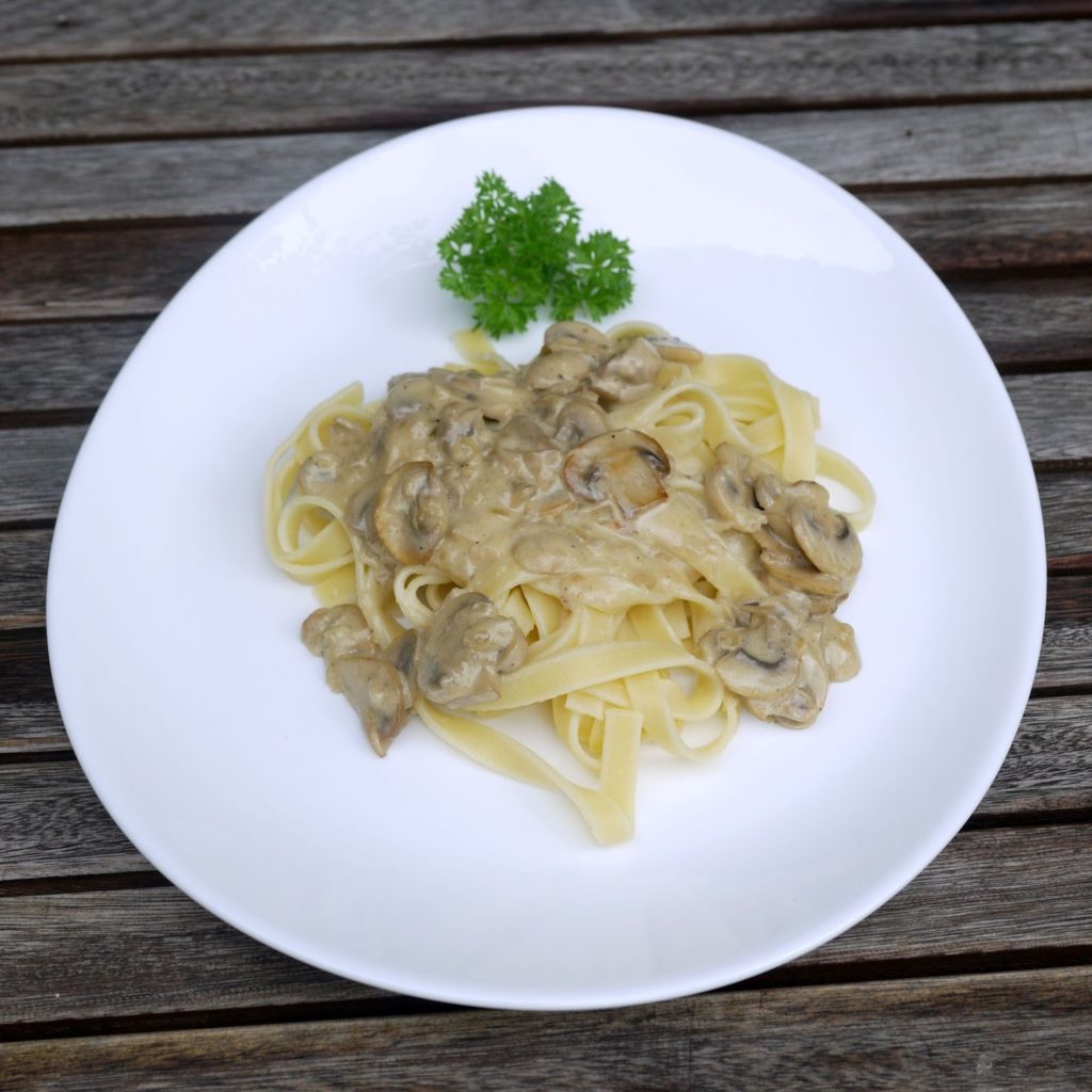 Pasta mit Champignon-Rahm-Soße | Rezept | Kochen | Pasta | Essen