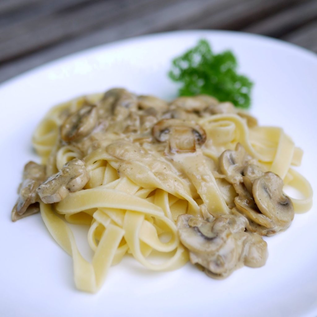 Pasta mit Champignon-Rahm-Soße | Rezept | Kochen | Pasta | Essen