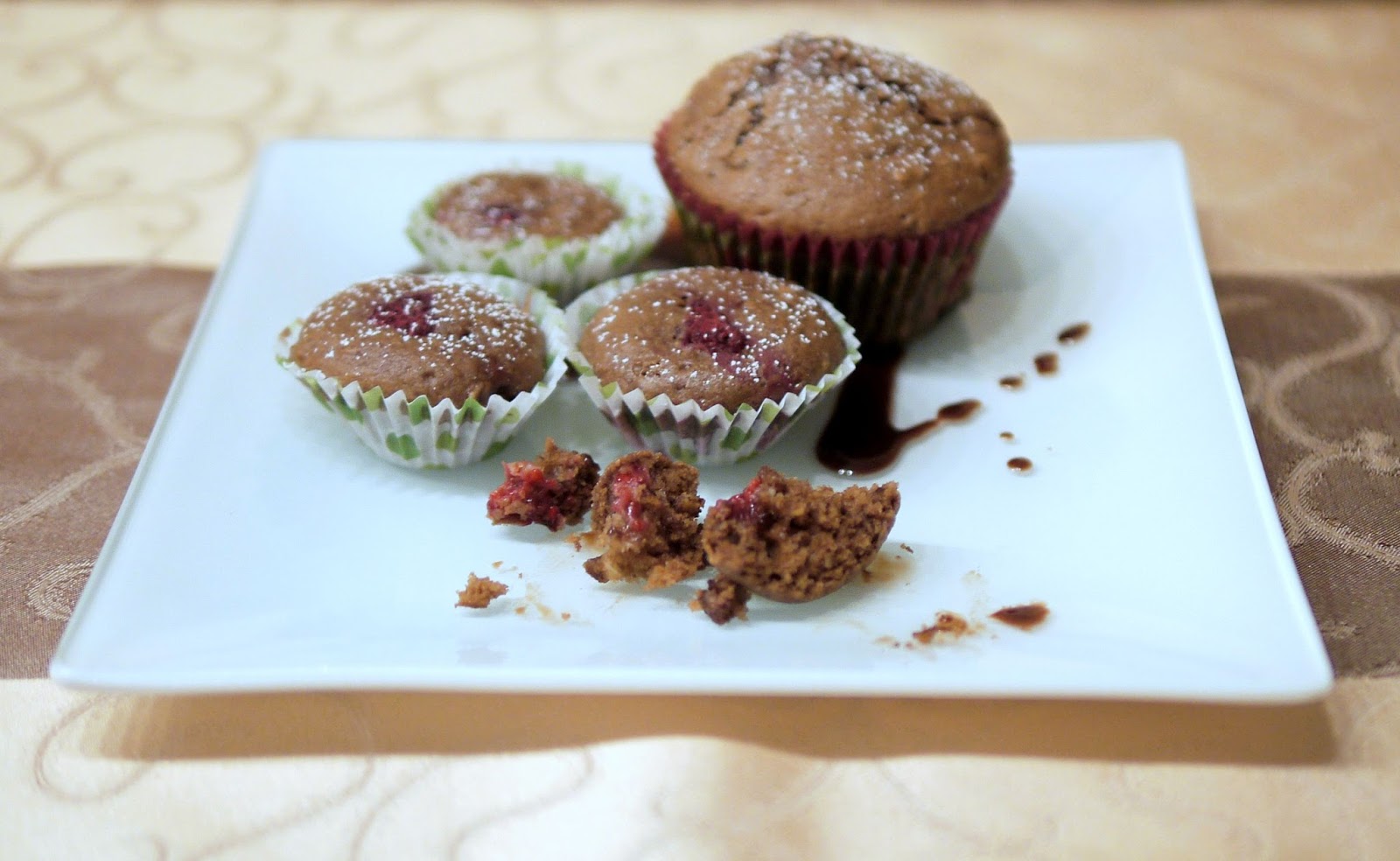 Schokoladen-Mandel-Muffins mit Himbeeren - Experimente aus meiner Küche