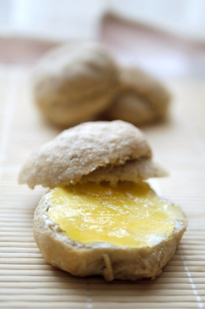 Schweizer Bürli mit Apfel-Orangenpunsch-Marmelade