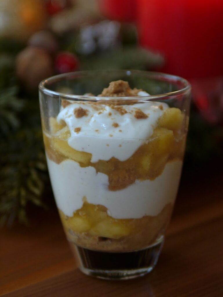 Bratapfel-Dessert im Glas