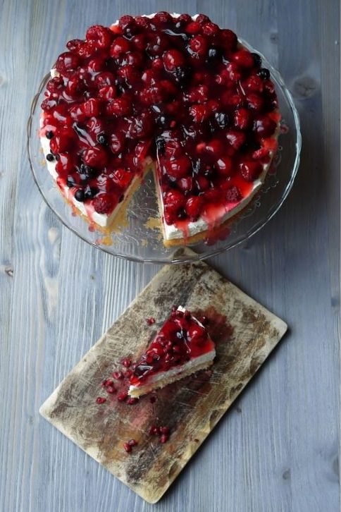 Schmandtorte mit Beeren
