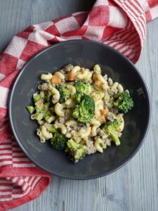 Nudeln mit Brokkoli-Hack-Sauce