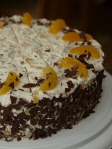 Aprikosen-Pfirsich-Joghurt-Torte