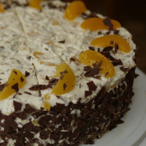 Aprikosen-Pfirsich-Joghurt-Torte