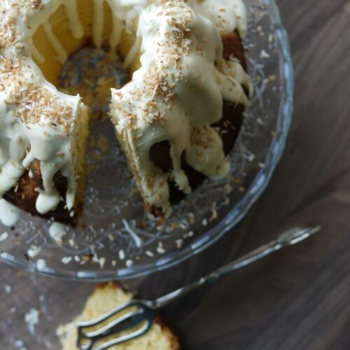 Karibischer Gugelhupf mit Cream-Cheese-Frosting