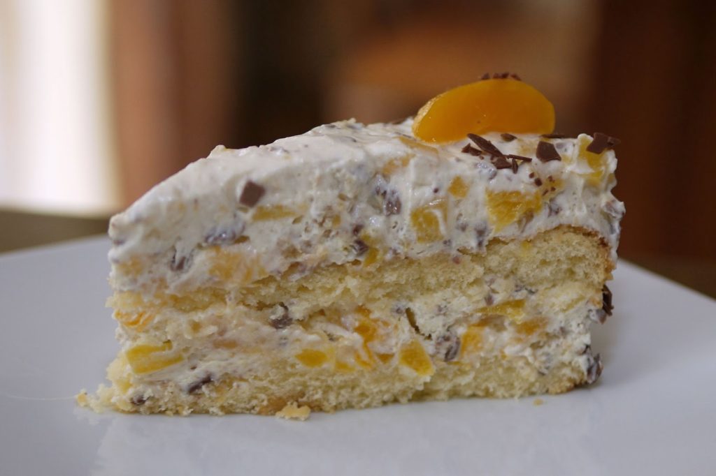 Aprikosen-Pfirsich-Joghurt-Torte | Rezept | Backen