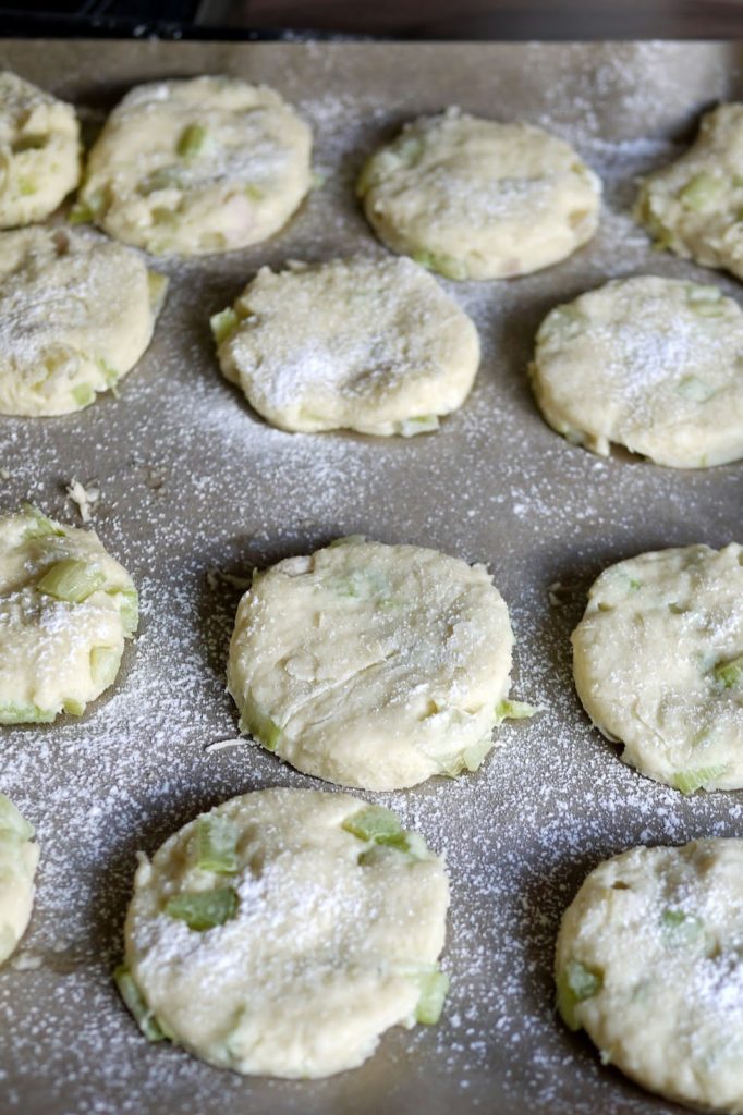 Experimente aus meiner Küche: Rhabarber-Scones