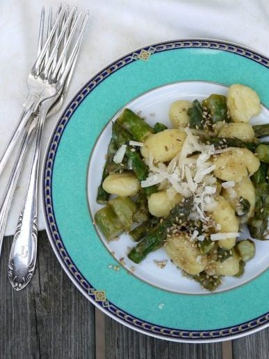 Grüner Spargel mit Gnocchi und Sesam für Sugarprincess