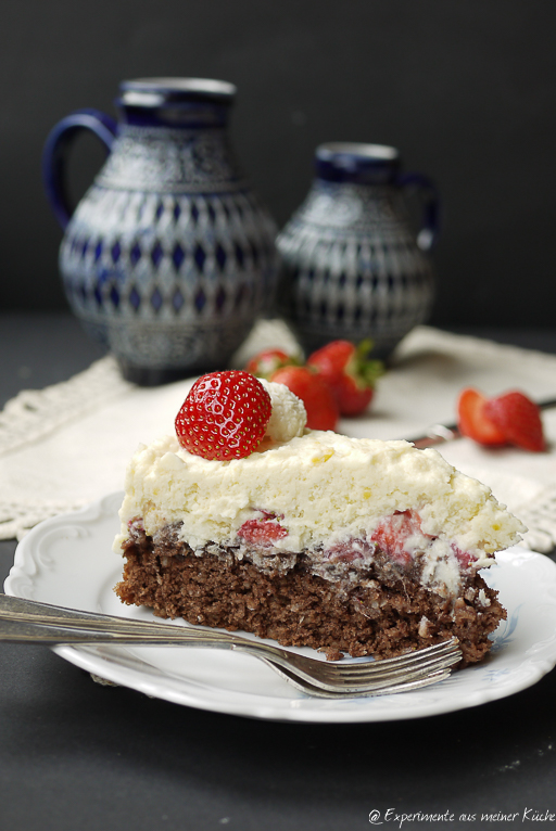 Raffaellottorte mit Erdbeeren