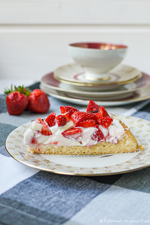 Erdbeer Joghurt Torte Stück
