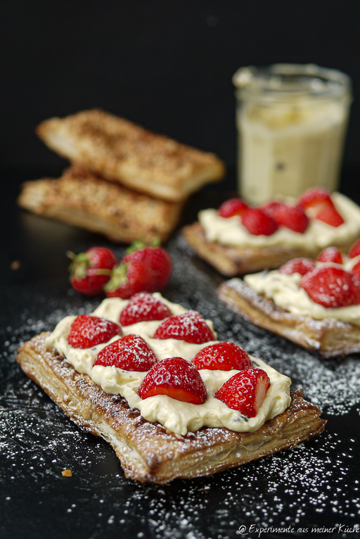 Erdbeeren auf Blätterteig