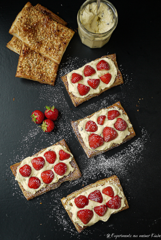 Erdbeeren mit Blätterteig