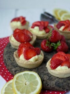 Zitronen-Erdbeer-Tartelettes