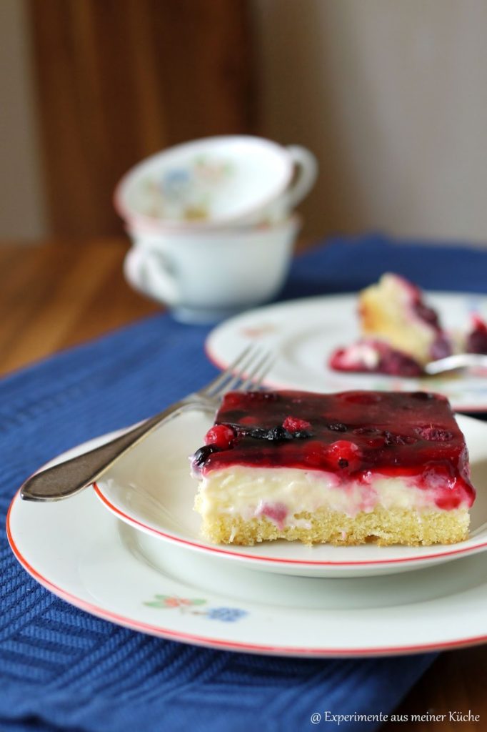 Experimente aus meiner Küche: Sommerlicher Beeren-Schmand-Kuchen