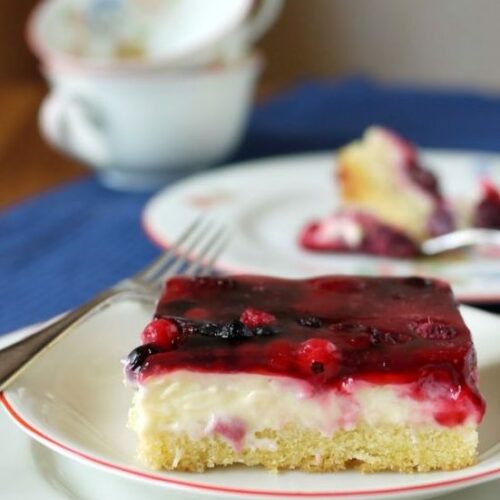 Sommerlicher Beeren-Schmand-Kuchen