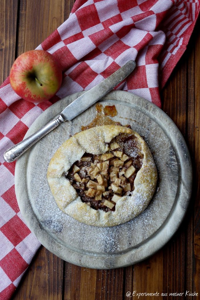 Experimente aus meiner Küche: Apfel-Zimt-Galette mit Walnüssen
