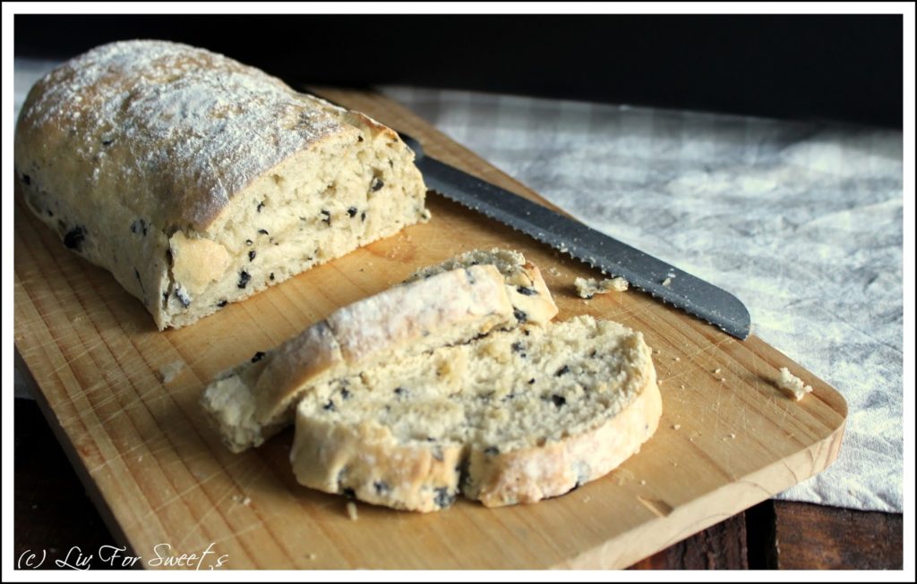 Experimente aus meiner Küche: Olivenbrot #breadbakingfriday