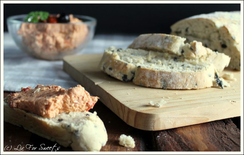 Experimente aus meiner Küche: Olivenbrot #breadbakingfriday