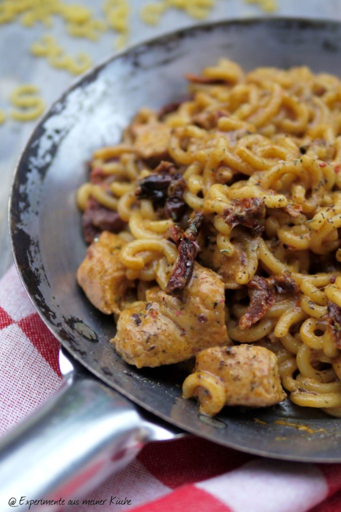 Experimente aus meiner Küche: Hähnchen-Mozzarella-Pasta mit getrockneten Tomaten