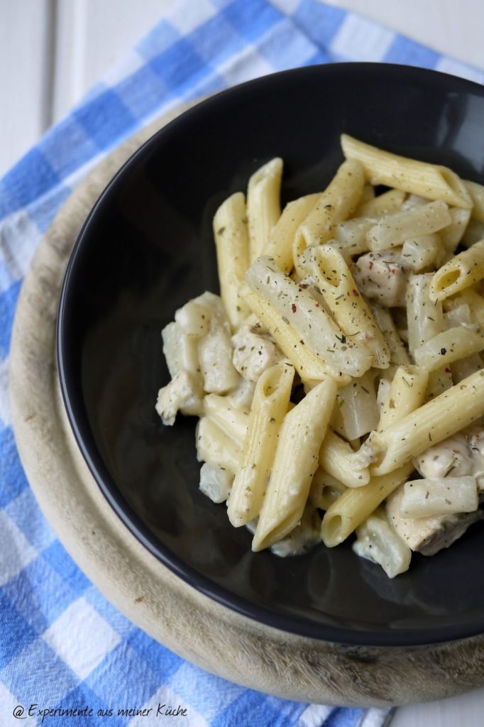 Experimente aus meiner Küche: Pasta in cremiger Kohlrabi-Hähnchen-Soße