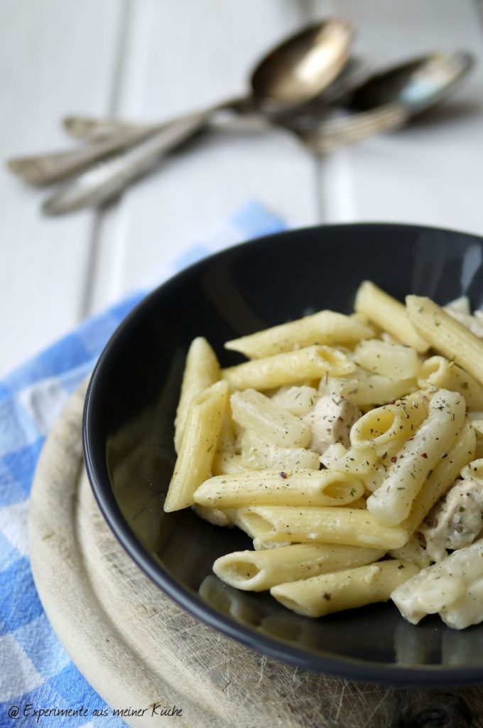 Experimente aus meiner Küche: Pasta in cremiger Kohlrabi-Hähnchen-Soße