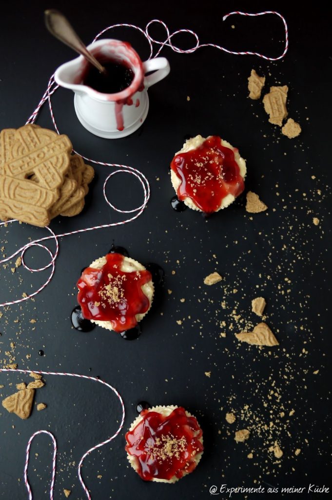 Experimente aus meiner Küche: Mini-Spekulatius-Cheesecake mit Heidelbeerglühwein-Topping