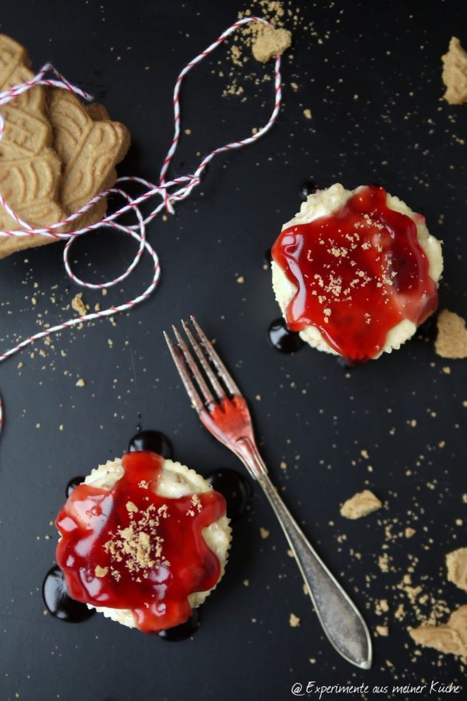 Experimente aus meiner Küche: Mini-Spekulatius-Cheesecake mit Heidelbeerglühwein-Topping