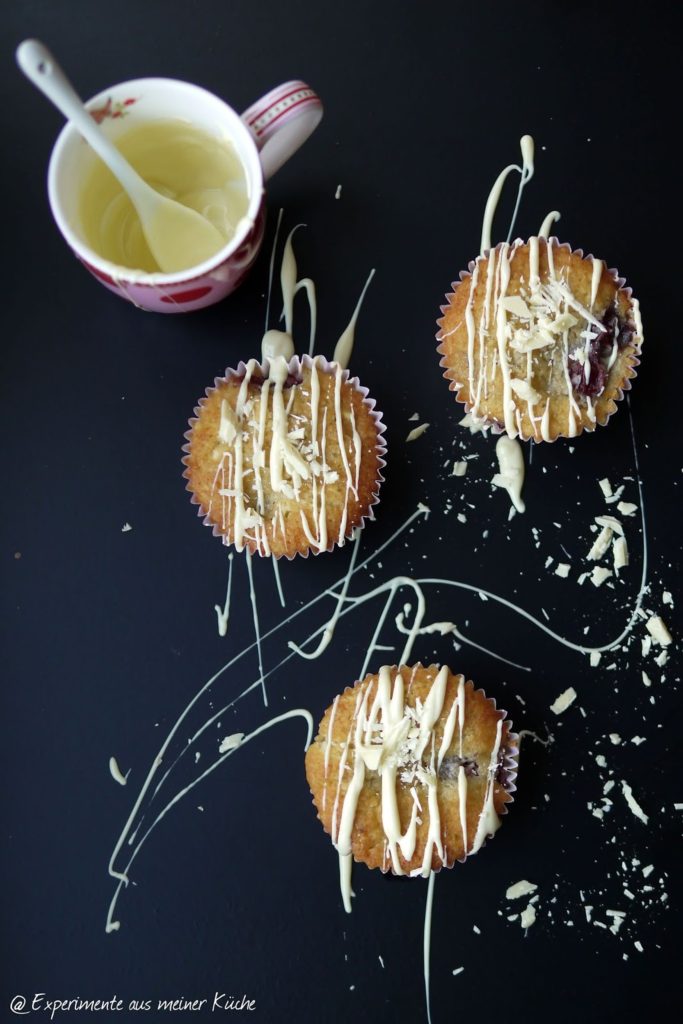 Experimente aus meiner Küche: Kokos-Kirsch-Muffins mit weißer Schokolade