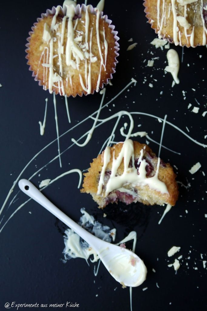 Experimente aus meiner Küche: Kokos-Kirsch-Muffins mit weißer Schokolade