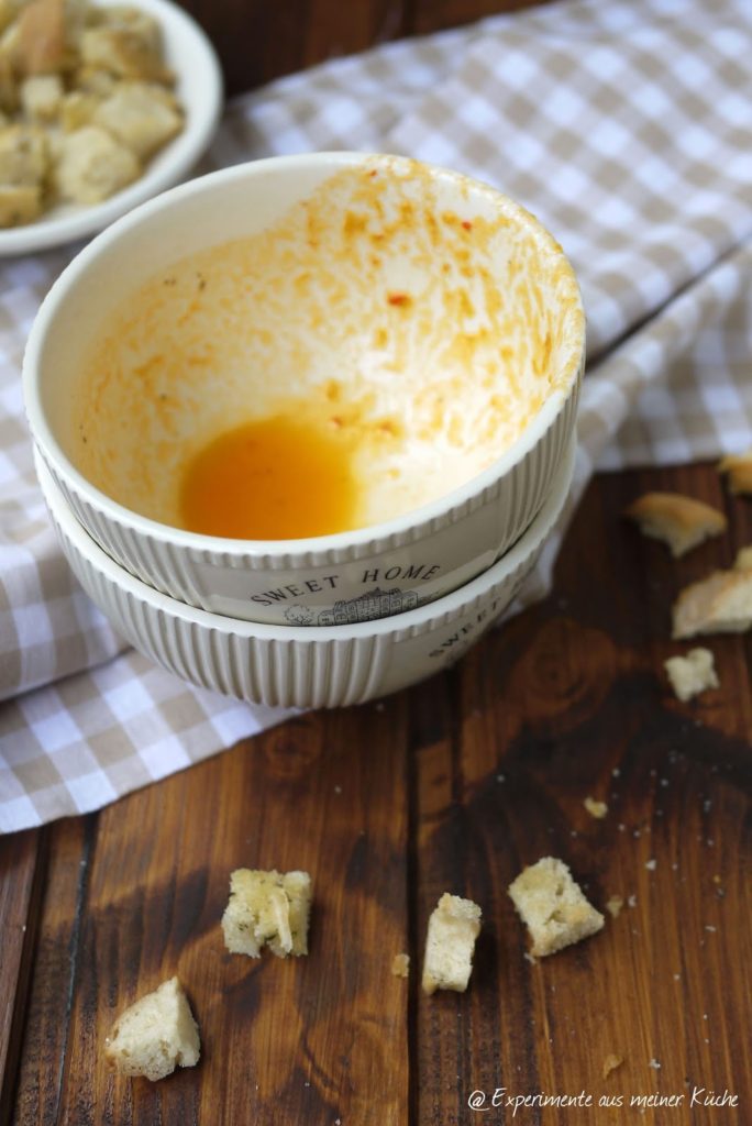 Experimente aus meiner Küche: Paprikasüppchen mit Parmesancroûtons