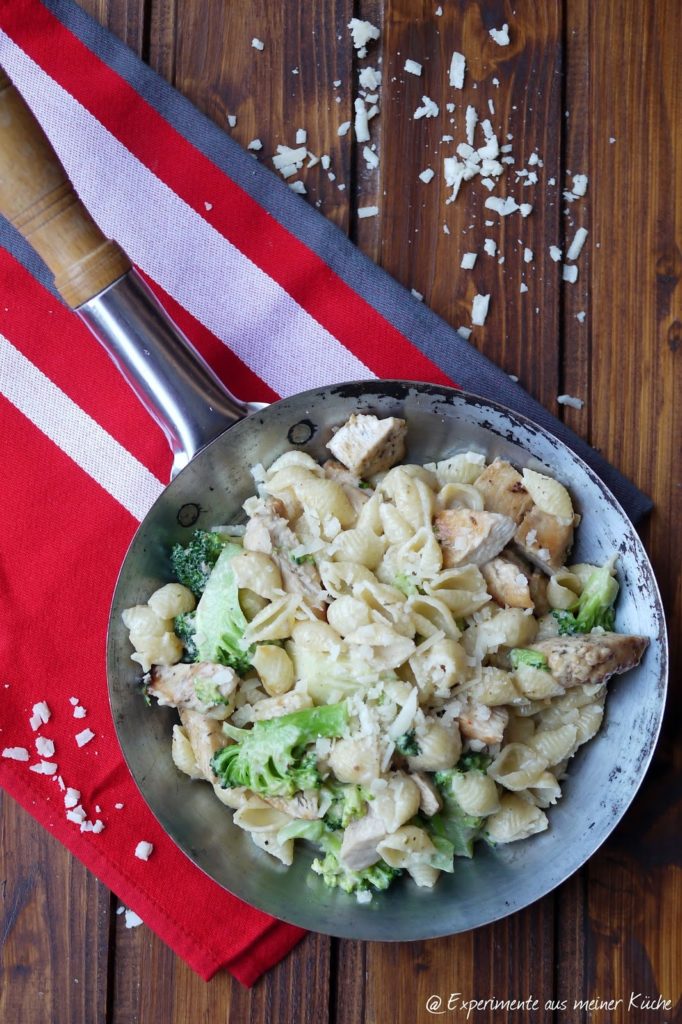 Experimente aus meiner Küche: Pasta Alfredo mit Hähnchen und Brokkoli