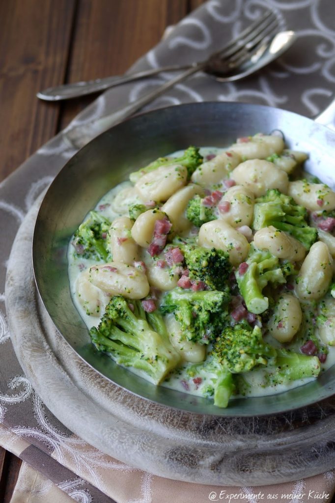 Experimente aus meiner Küche: Gnocchi mit Brokkoli-Schinken-Sahnesoße