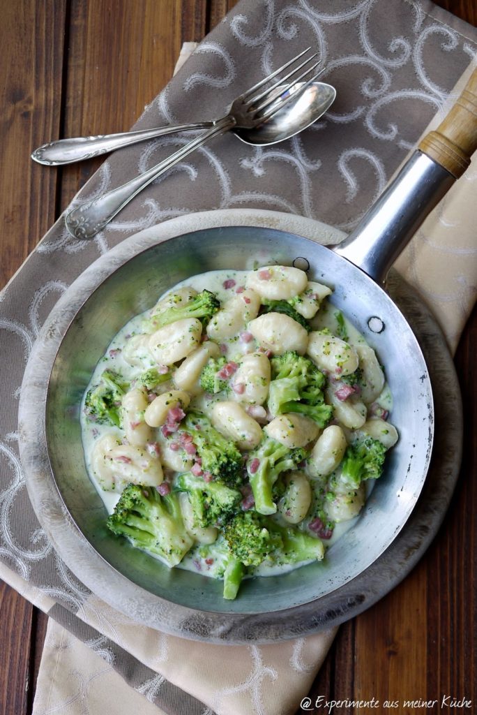 Experimente aus meiner Küche: Gnocchi mit Brokkoli-Schinken-Sahnesoße