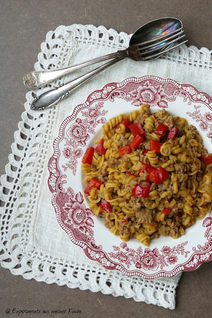 Experimente aus meiner Küche: One Pot Pasta mit Hackfleisch und Paprika