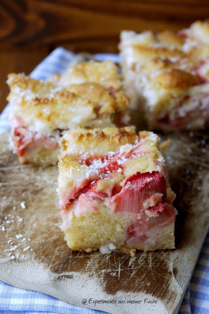 Experimente aus meiner Küche: Erdbeer-Rhabarber-Kuchen mit Makronenguss