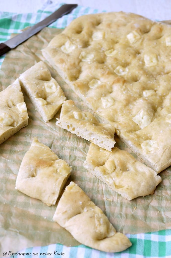 Experimente aus meiner Küche: Focaccia mit Pesto und Käse #breadbakingfriday