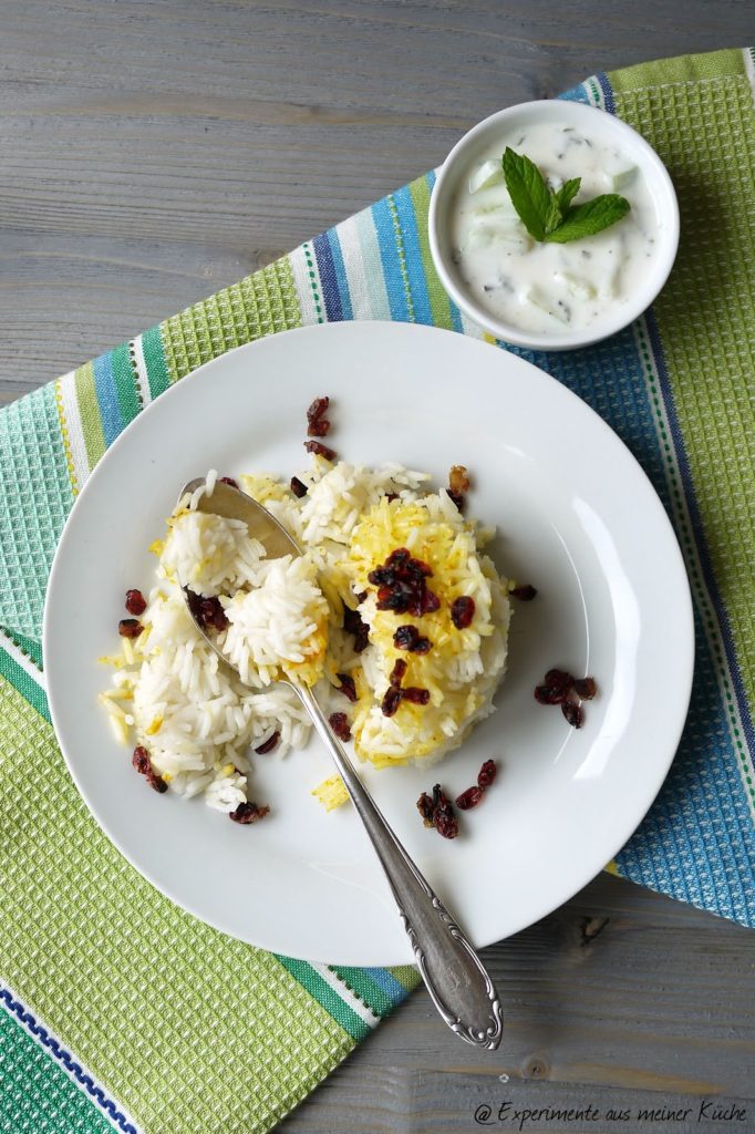 Experimente aus meiner Küche: Safran-Berberitzen-Reis mit Minzjoghurt