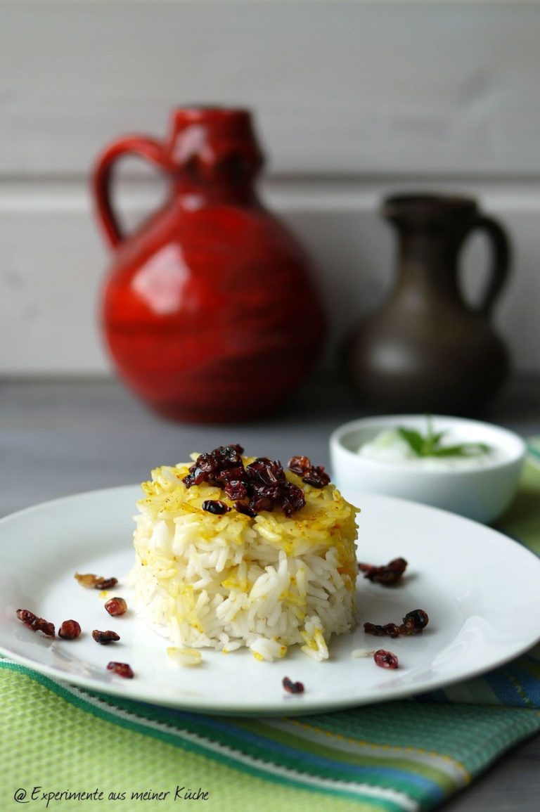 Safran-Berberitzen-Reis mit Minzjoghurt