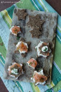 Pumpernickel Häppchen mit Lachs