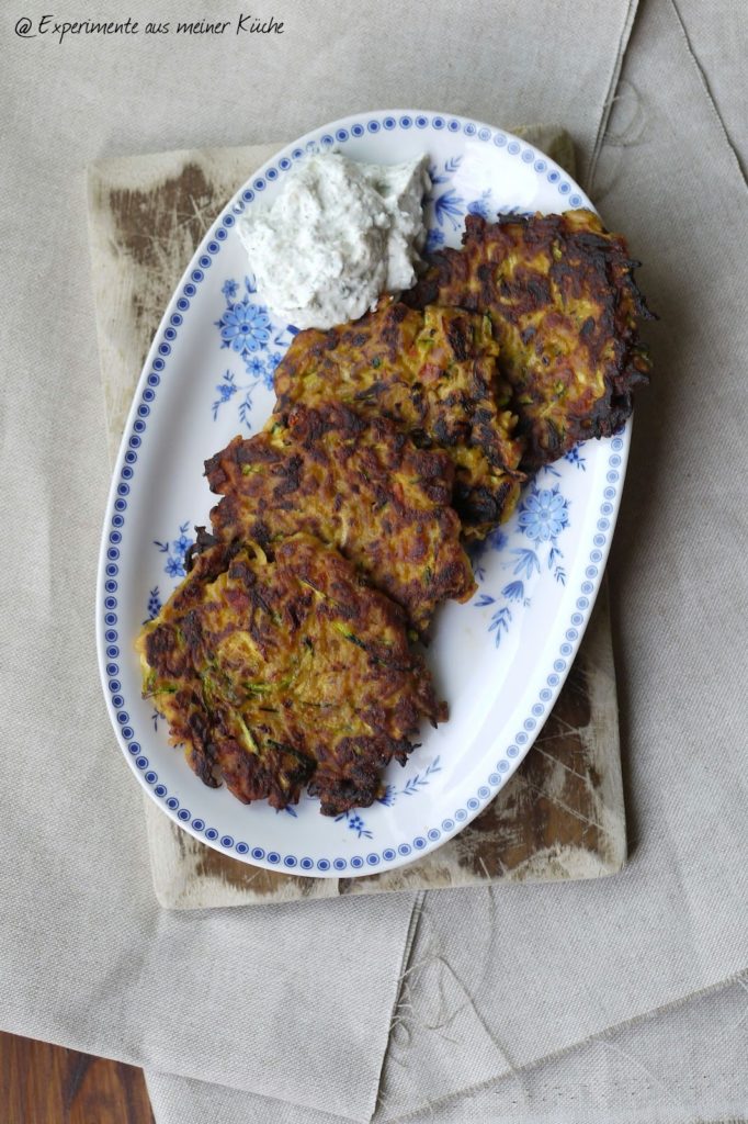 Experimente aus meiner Küche: Mediterrane Zucchini-Reis-Puffer