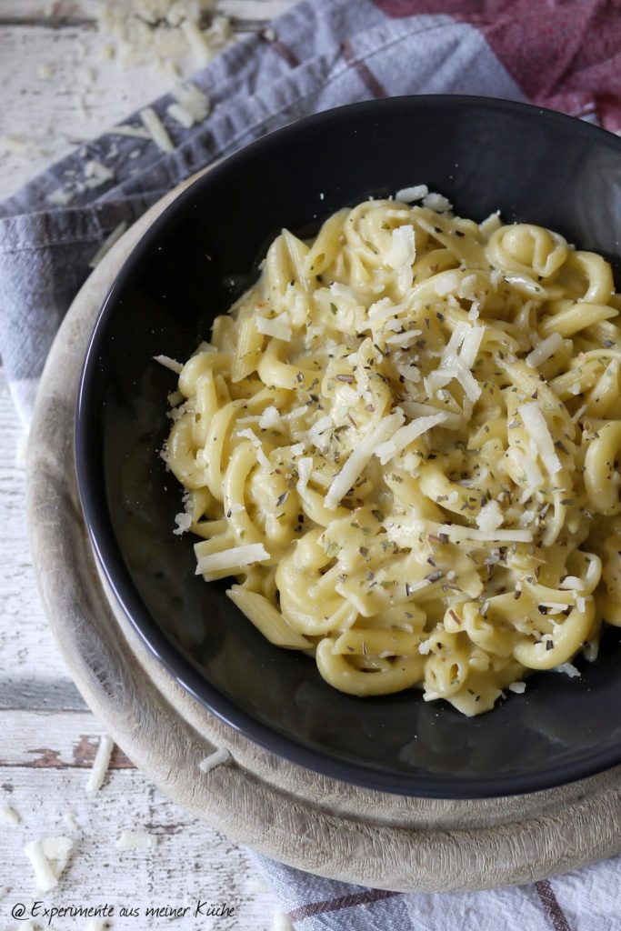 Experimente aus meiner Küche: One Pot Pasta mit Knoblauch-Parmesan-Soße