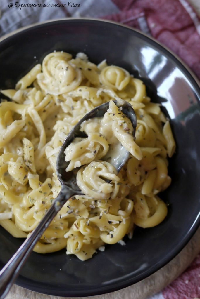 Experimente aus meiner Küche: One Pot Pasta mit Knoblauch-Parmesan-Soße