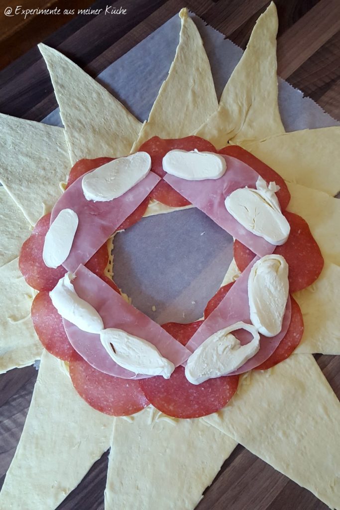 Experimente aus meiner Küche: Croissant-Ring mit Pizzafüllung