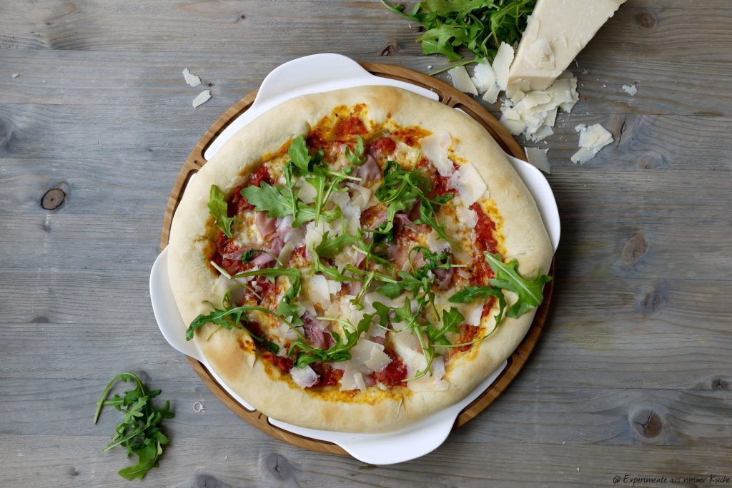 Experimente aus meiner Küche: Pizza Rucola mit Parmaschinken
