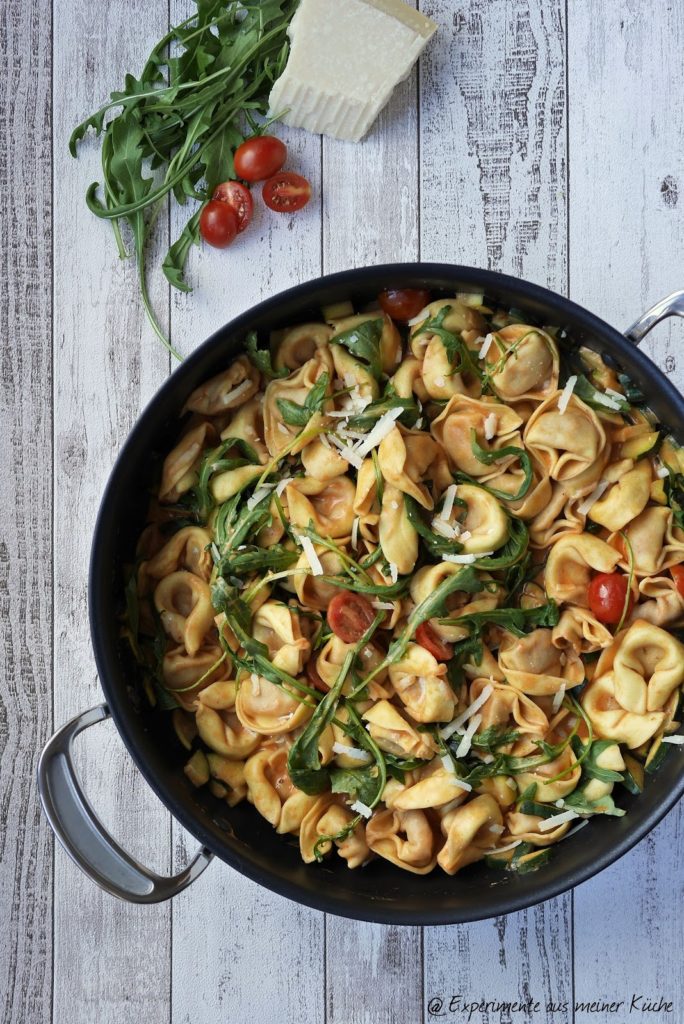 Experimente aus meiner Küche: Tortelloni-Zucchini-Pfanne