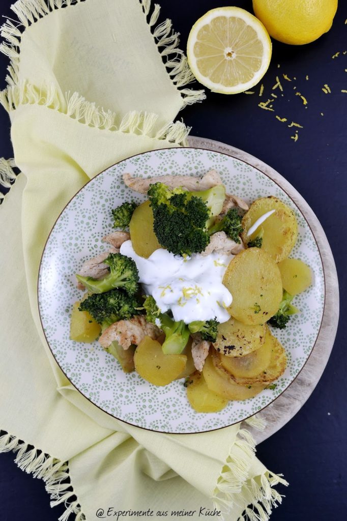 Experimente aus meiner Küche: Kartoffel-Brokkoli-Pfanne mit Zitronendip
