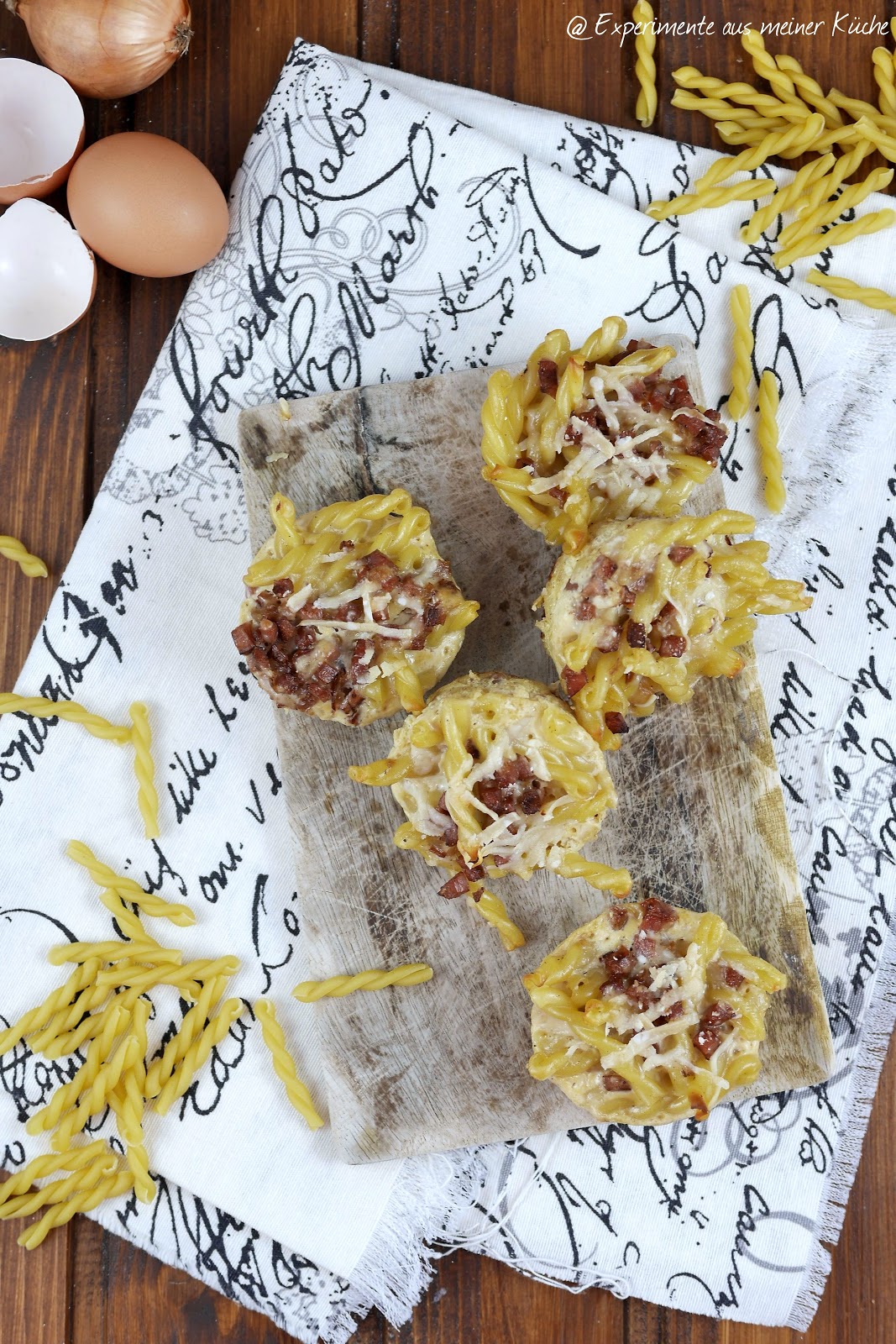Herzhafte Muffins mit Nudeln