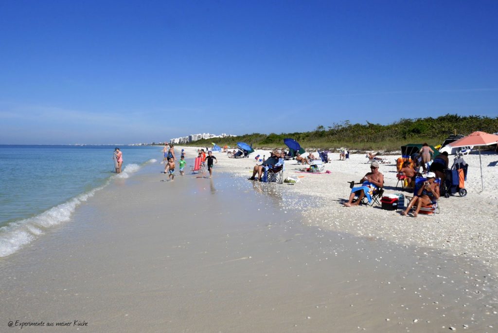 Florida - Fort Myers Beach - Barefoot Beach {EamK on Tour}