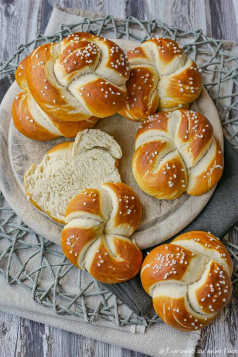 Laugenknoten selber machen – einfaches Rezept für Laugenbrötchen